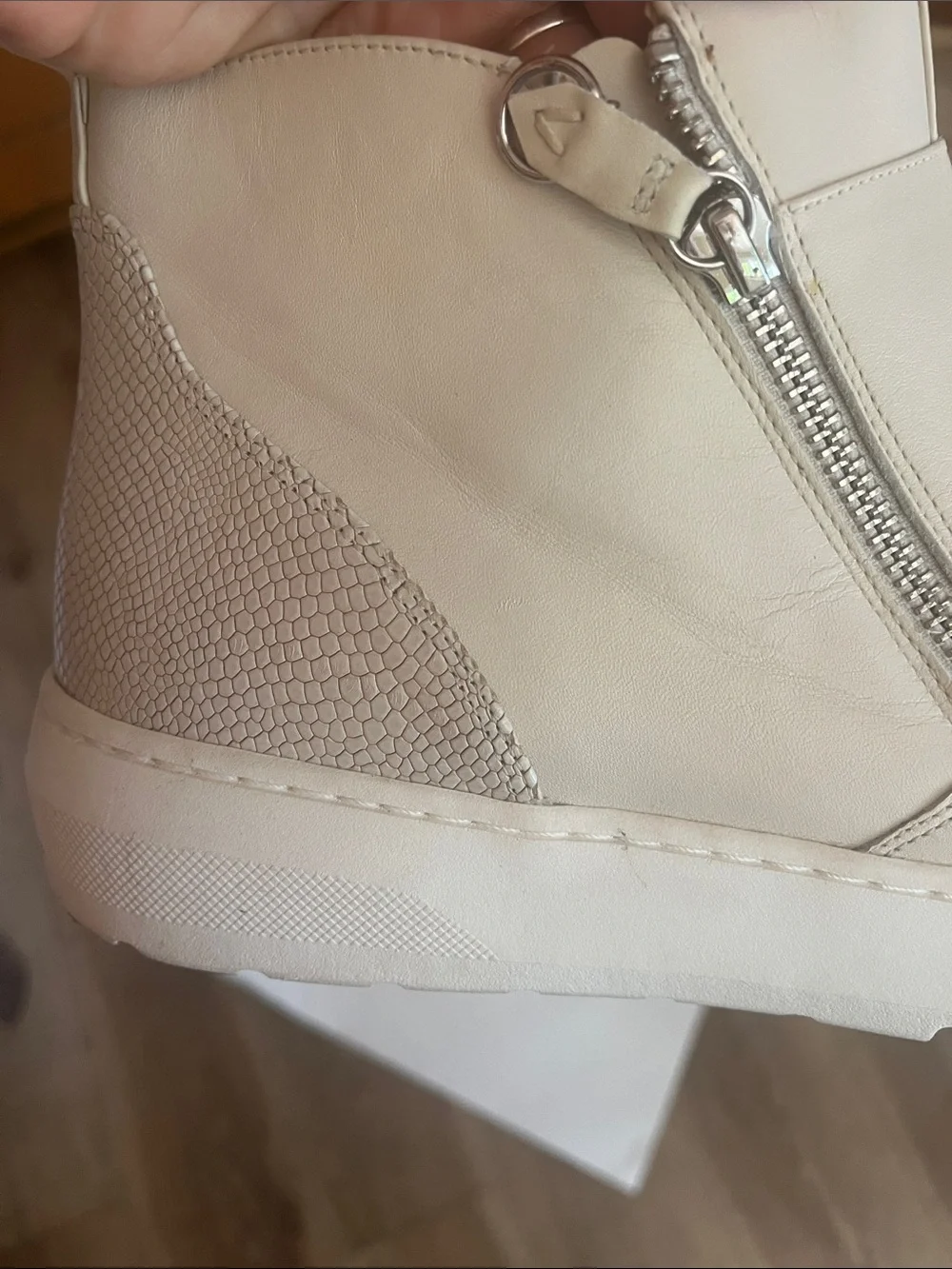 Vionic Men's Cream Chukka Boots Slip-On Chelsea Style
